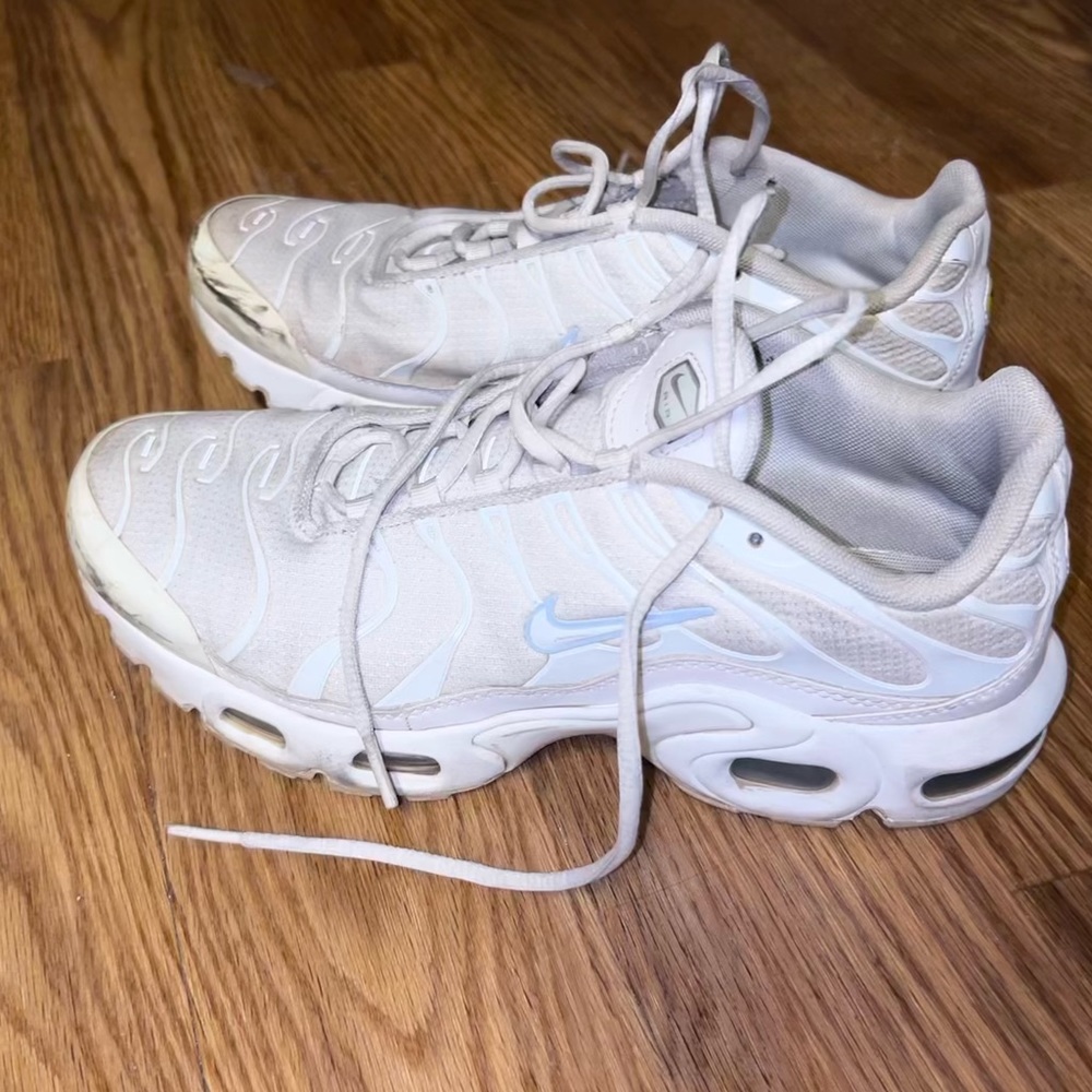 Nike white women’s vapormax